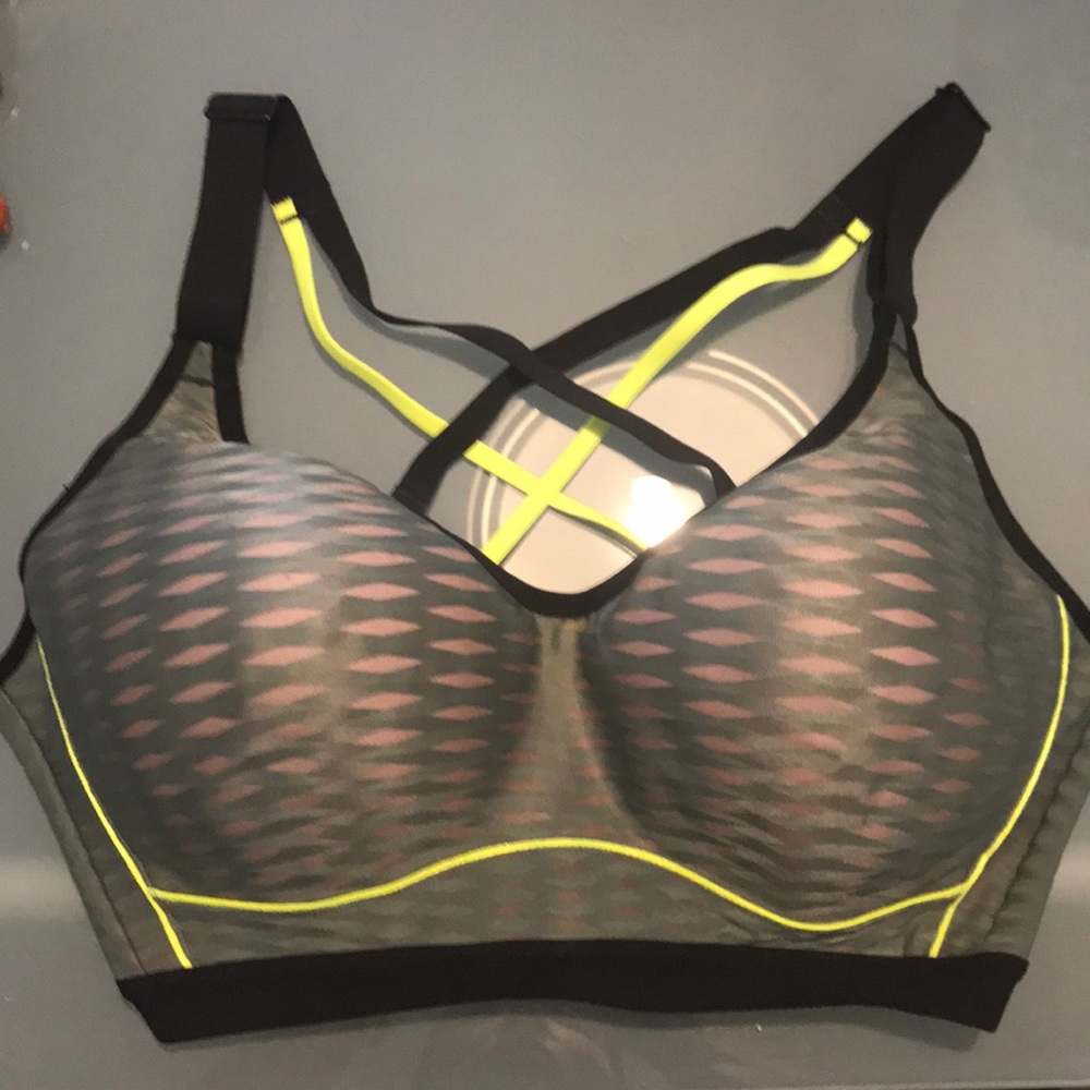 32DDD Victoria’s Secret Incredible Sports Bra